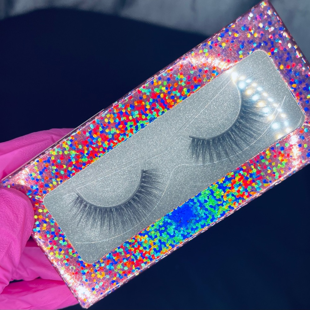 LASHES! LASHES! - Picture 9 of 9